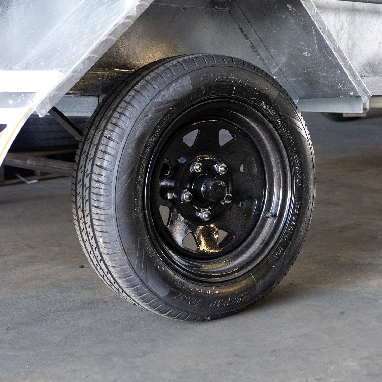 Steel Rim 14x5.5 inch Ford stud pattern (5 x 114.3mm PCD) with 850kg Tyre - White